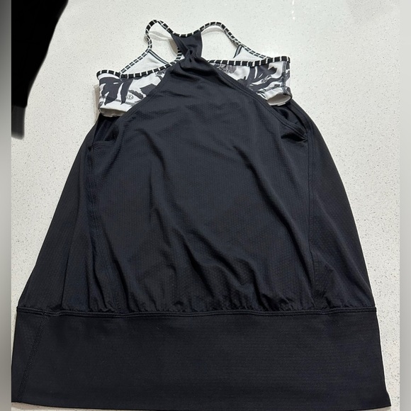 Lululemon: Women’s Tank Top- Size 6 - Picture 4 of 10